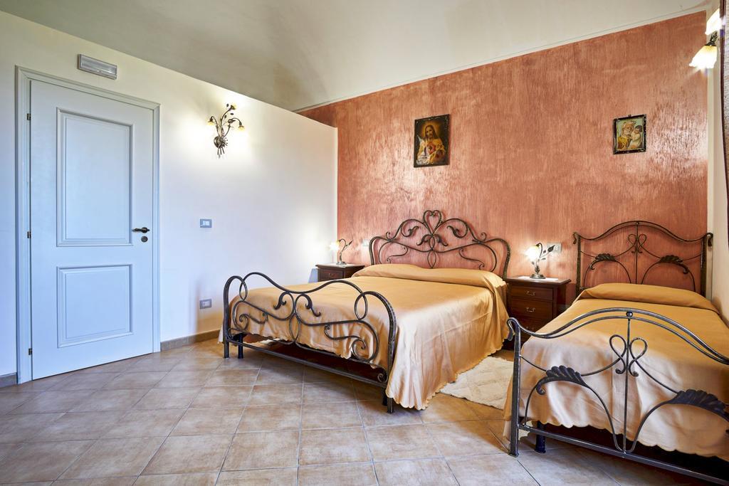 Agriturismo Conte Ruggero Villa Centuripe Екстериор снимка