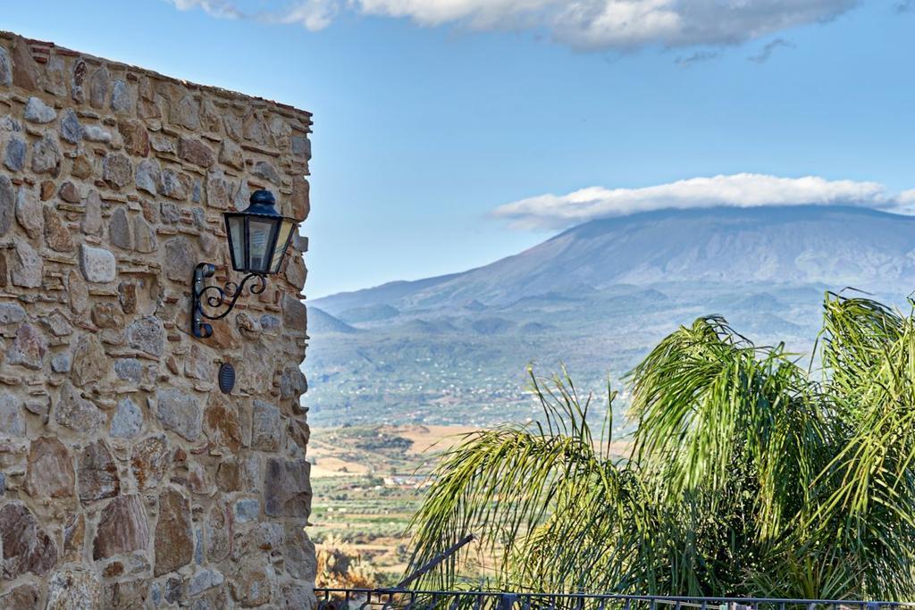 Agriturismo Conte Ruggero Villa Centuripe Екстериор снимка
